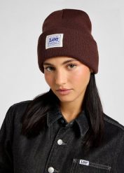 LEE DAMSKA CZAPKA BAWEŁNIANA WORKWEAR BEANIE VELVET BEET 112358298 LP75016269. Czapki damskie Lee, bez wzorów, z bawełny. Za 79.99 zł.