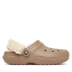 Klapki Crocs. Brązowe klapki damskie Crocs, bez wzorów, bez obcasa, bez zapięcia. Za 259.99 zł.
