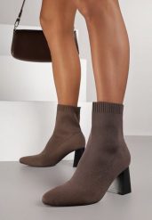 Brązowe Botki Vices na Geometrycznym Obcasie z Elastyczną Cholewką Adinelle. Brązowe botki damskie Born2be, bez obcasa, na obcasie, bez zapięcia. Za 139.99 zł.
