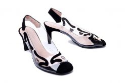 BRENDA ZARO T4026 black suede, sandały damskie. Czarne sandały damskie Brenda Zaro, bez wzorów, z gumy, bez obcasa, na obcasie, bez zapięcia. Za 199.95 zł.