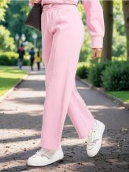 Spodnie dresowe - różowy. Czerwone spodnie sportowe damskie Sinsay, l, bez wzorów, z dresówki. Za 25.99 zł.