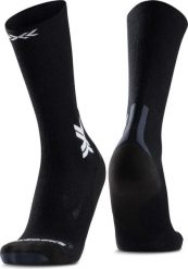 Skarpety do biegania X-Socks Run Discover Merino Crew. Czarne skarpetki damskie X Socks, bez wzorów, z materiału. Za 139.99 zł.
