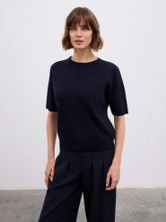 BGN Sweter w kolorze granatowym rozmiar: 40. Niebieskie swetry klasyczne damskie BGN, z wełny, bez kołnierzyka. Za 115.95 zł.