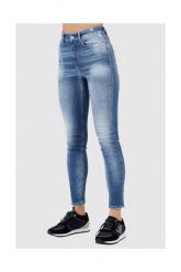 GUESS Niebieskie jeansy damskie z wysokim stanem. Niebieskie jeansy damskie Guess, z aplikacjami, z bawełny, z podwyższonym stanem. W wyprzedaży za 279.99 zł.