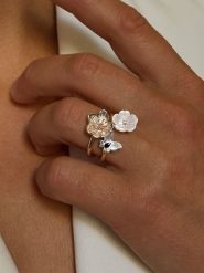 Les Petites Précieuses Pozłacany pierścionek z cyrkoniami i masą perłową rozmiar: 52. Białe pierścionki damskie Les Petites Précieuses, z cyrkonią, pozłacane. Za 183.59 zł.