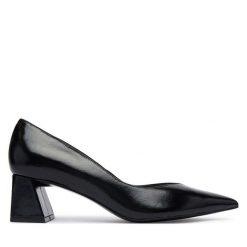 Czółenka Guess. Czarne czółenka damskie Guess, z aplikacjami, bez obcasa. Za 584.99 zł.