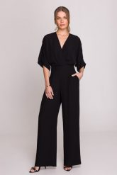 Elegancki kombinezon damski z kopertowym dekoltem czarny. Czarne kombinezony damskie Stylove, m, bez wzorów, eleganckie, bez kołnierzyka, bez ramiączek, krótkie. Za 489.00 zł.