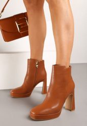 Brązowe Botki na Platformie i Stożku Sassiera. Brązowe botki damskie Renee, z jeansu, eleganckie, bez obcasa, na obcasie, bez zapięcia. Za 54.99 zł.