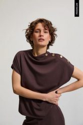 Bluza z dodatkiem modalu brązowa. Brązowe bluzy damskie MOODO, l, bez wzorów, z elastanu, bez kaptura. Za 99.99 zł.
