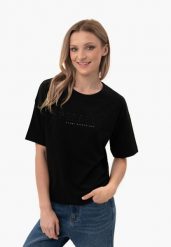 Luźna koszulka z napisem, Comfort Fit, T-PERFECT. Czarne koszulki damskie Volcano, m, bez wzorów, z bawełny, bez kołnierzyka, bez ramiączek. Za 69.99 zł.