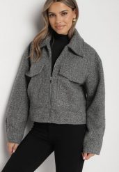 Ciemnoszara Kurtka Pudełkowa z Materiału Boucle Ocieplana z Kołnierzykiem Irinorae. Szare kurtki damskie Born2be, l, bez wzorów, z materiału, bez kaptura. Za 129.99 zł.
