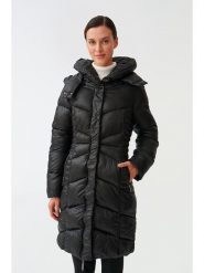 TATUUM Płaszcz pikowany w kolorze czarnym rozmiar: 38. Czarne płaszcze damskie TATUUM, bez wzorów, bez kaptura. Za 323.50 zł.