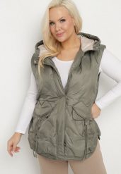 Zielona Kamizelka Pikowana z Ozdobnymi Kieszonkami z Kapturem Embia. Zielone kamizelki damskie Born2be, na jesień, plus size, bez wzorów, z jeansu, z kapturem. Za 189.99 zł.