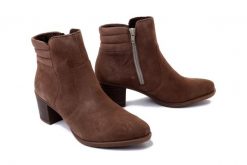 RIEKER Y2058-24 brown, botki damskie. Brązowe botki damskie Rieker, na zimę, bez obcasa, na obcasie, bez zapięcia. Za 399.90 zł.