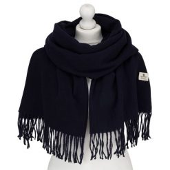 Granatowy, elegancki szalik damski z poliestru z frędzlami - Peterson. Niebieskie szaliki damskie Peterson, na jesień, bez wzorów. Za 54.99 zł.