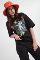 T-shirt damski TWINSET ACTITUDE. T-shirty damskie Twinset Milano, s, bez wzorów, bez kołnierzyka. W wyprzedaży za 285.67 zł.
