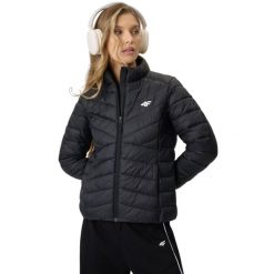 4F damska kurtka pikowana, lekka, hydrofobowa. Czarne kurtki damskie 4F, xl, bez wzorów, z materiału, bez kaptura. Za 186.99 zł.