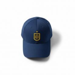 Czapka junior Hiszpania Football granatowa. Niebieskie czapki z daszkiem damskie Adidas, bez wzorów, z bawełny. Za 149.65 zł.