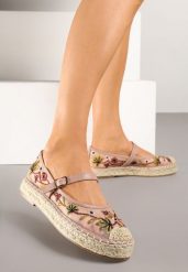 Różowe Siateczkowe Espadryle na Plecionej Podeszwie z Paskiem z Klamrą i Haftem Vilritia. Czerwone espadryle damskie Born2be, bez wzorów, z jeansu, bez obcasa. Za 74.99 zł.