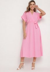 Różowa Sukienka o Rozkloszowanym Kroju z Wiązanym Paskiem Sepelina. Czerwone sukienki damskie Born2be, bez wzorów, eleganckie, bez ramiączek. Za 89.99 zł.