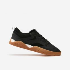 Buty na deskorolkę Crush900 Joseph Garbaccio Pro czarne. Białe obuwie sportowe damskie Decathlon, z kauczuku, bez zapięcia, do biegania. Za 299.99 zł.