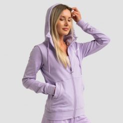 Bluza damska fitness z kapturem i zamkiem lawendowa Limitless. Fioletowe bluzy damskie GYMBEAM, l, bez wzorów, z bawełny, z kapturem. Za 127.90 zł.