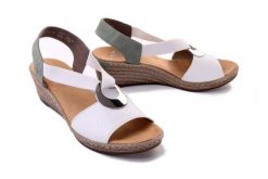 RIEKER 624H6-80 white combination, sandały damskie. Białe sandały damskie Rieker, bez wzorów, bez obcasa, na koturnie, bez zapięcia. Za 161.94 zł.