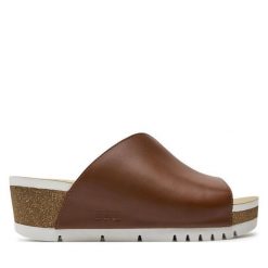 Klapki Josef Seibel. Brązowe klapki damskie Josef Seibel, bez wzorów, bez obcasa, bez zapięcia. Za 389.99 zł.