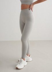 Damskie legginsy prążkowane, bezszwowe, wysoki stan, squat proof, petite szare. Szare legginsy damskie Aim'n, xs, bez wzorów, z dzianiny. Za 254.00 zł.