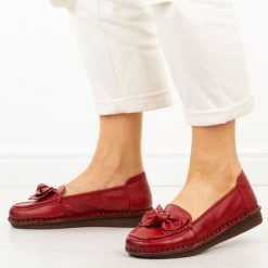 Czerwone skórzane półbuty damskie Cambell 15312. Czerwone półbuty damskie Cambell, na jesień, bez wzorów, z jeansu, z okrągłym noskiem, bez obcasa, na płaskiej podeszwie, bez zapięcia. W wyprzedaży za 192.72 zł.