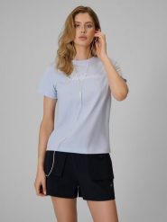 4F T-shirt regular z nadrukiem damski - niebieski L. Niebieskie t-shirty damskie 4F, l, bez wzorów, z bawełny, bez kołnierzyka. Za 59.99 zł.