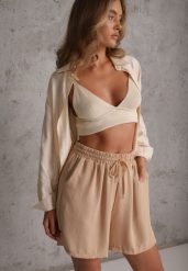 Beżowe Szorty Casual High Waist na Lato Bogate w Wiskozę Ismina. Brązowe szorty damskie Renee, bez wzorów, z materiału, z podwyższonym stanem. Za 39.99 zł.