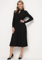 Czarna Koktajlowa Sukienka z Metaliczną Nicią Mianella. Czarne sukienki damskie Born2be, z aplikacjami, eleganckie, bez ramiączek. W wyprzedaży za 152.99 zł.