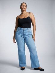 Jeansy bootcut z wysokim stanem plus size - niebieski. Niebieskie jeansy damskie Sinsay, z podwyższonym stanem, plus size. Za 79.99 zł.