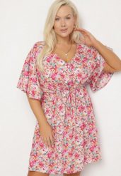 Różowa Sukienka z Wiskozy Ściągana w Talii w Kwiaty Liranette. Czerwone sukienki damskie Born2be, bez wzorów, z jeansu, eleganckie, bez ramiączek. W wyprzedaży za 55.24 zł.