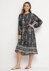 Ciemnoszara Sukienka we Wzory Boho Pudełkowa z Paskiem w Talii Lisanea. Szare sukienki damskie Born2be, bez wzorów, z materiału, boho, bez ramiączek. W wyprzedaży za 84.99 zł.