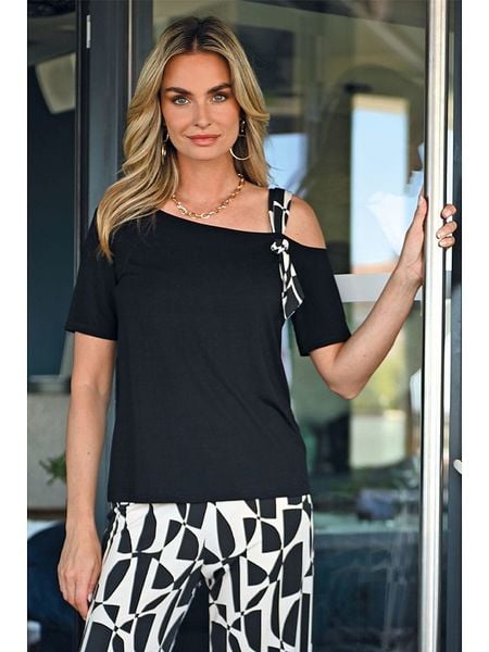 Bleu d'Azur Koszulka "Iwo" w kolorze czarnym rozmiar: 52. Czarne bluzki damskie Bleu d'Azur, w ażurowe wzory, bez kołnierzyka, bez ramiączek. Za 114.44 zł.