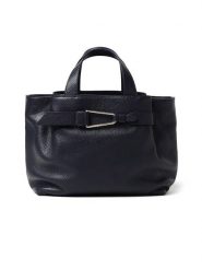 COCCINELLE Skórzana torebka w kolorze granatowym - 26 x 23 x 13 cm rozmiar: onesize. Niebieskie torebki klasyczne damskie Coccinelle, z materiału, przez ramię, bez dodatków. Za 1,093.00 zł.