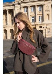 Maison héritage PARIS Skórzana saszetka "Kimi" w kolorze bordowym - 24 x 12 x 5 cm rozmiar: onesize. Czerwone nerki i saszetki damskie maison héritage PARIS, bez wzorów, z materiału. Za 195.99 zł.