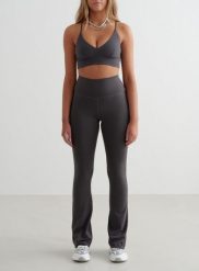Damskie legginsy rozszerzane nogawki, wysoki stan, squat proof Sense ciemnoszary. Szare legginsy damskie Aim'n, s, bez wzorów, z elastanu, z podwyższonym stanem, na fitness i siłownię. Za 339.00 zł.