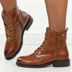 Brązowe skórzane botki damskie T.Sokolski 258. Brązowe botki damskie Sokolski, na jesień, z dzianiny, eleganckie, z okrągłym noskiem, bez obcasa, na obcasie, bez zapięcia. Za 259.00 zł.