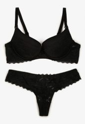 Czarny Koronkowy Komplet Bielizny Biustonosz Usztywniony Push Up i Stringi Jasminesa. Czarne komplety bielizny Renee, z aplikacjami, z koronki. Za 44.99 zł.
