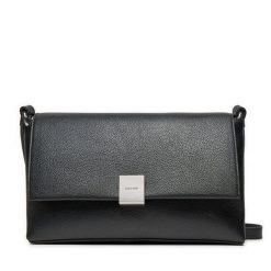 Torebka Calvin Klein. Czarne torebki klasyczne damskie Calvin Klein, bez dodatków. Za 289.99 zł.