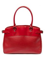 Louis Vuitton Skórzana torebka w kolorze czerwonym - 40 x 30 x 14 cm rozmiar: onesize. Czerwone torebki klasyczne damskie Louis Vuitton, z materiału, bez dodatków. Za 3,145.99 zł.