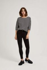 Jeansy rurki z efektem push up czarne. Czarne jeansy damskie MOODO. W wyprzedaży za 63.99 zł.