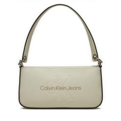 Torebka Calvin Klein Jeans. Brązowe torebki klasyczne damskie Calvin Klein Jeans, z jeansu, bez dodatków. Za 259.99 zł.