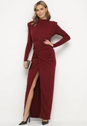 Bordowa Koktajlowa Sukienka o Dopasowanym Kroju z Marszczeniem Besel. Czerwone sukienki damskie Born2be, bez wzorów, eleganckie, bez ramiączek. W wyprzedaży za 127.49 zł.
