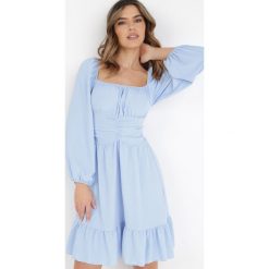 Niebieska Sukienka Auxede. Niebieskie sukienki damskie Born2be, bez wzorów, z tkaniny, wizytowe, bez ramiączek. Za 89.99 zł.