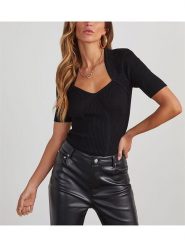 Milan Kiss Bluzka w kolorze czarnym rozmiar: M. Czarne bluzki damskie Milan Kiss, m, bez wzorów, bez kołnierzyka, bez ramiączek. Za 126.99 zł.