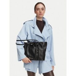 Torebka Steve Madden. Czarne torebki klasyczne damskie Steve Madden, bez dodatków. Za 559.99 zł.
